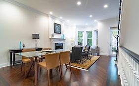 Luxurious Gold Coast Villa With Parking For Up To 12 Guests