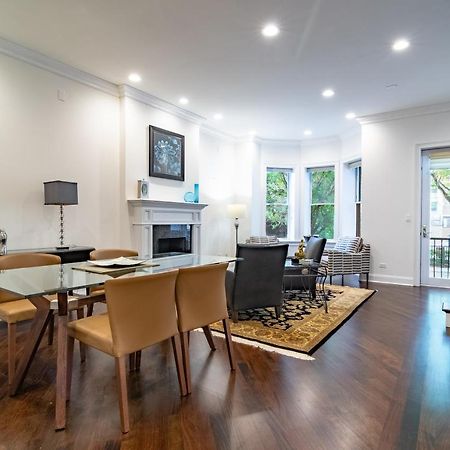 Luxurious Gold Coast Villa With Parking For Up To 12 Guests Chicago Exterior photo