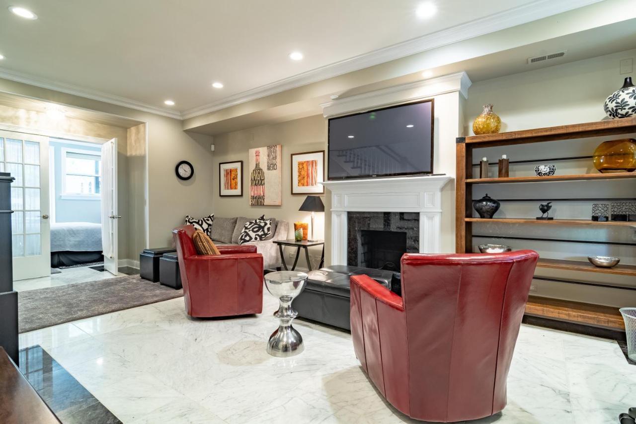 Luxurious Gold Coast Villa With Parking For Up To 12 Guests Chicago Exterior photo