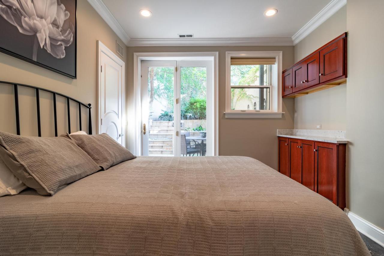 Luxurious Gold Coast Villa With Parking For Up To 12 Guests Chicago Exterior photo