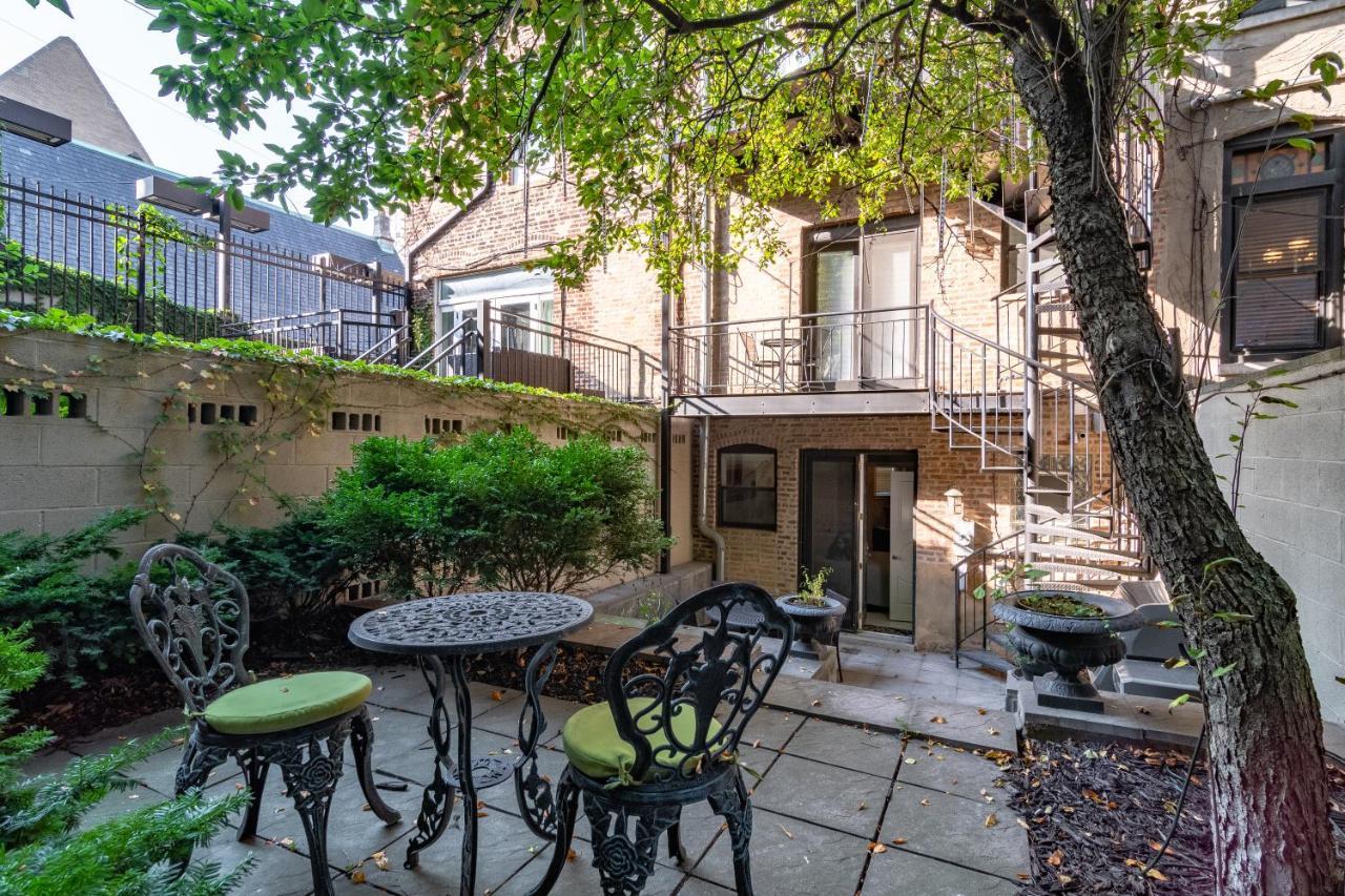 Luxurious Gold Coast Villa With Parking For Up To 12 Guests Chicago Exterior photo