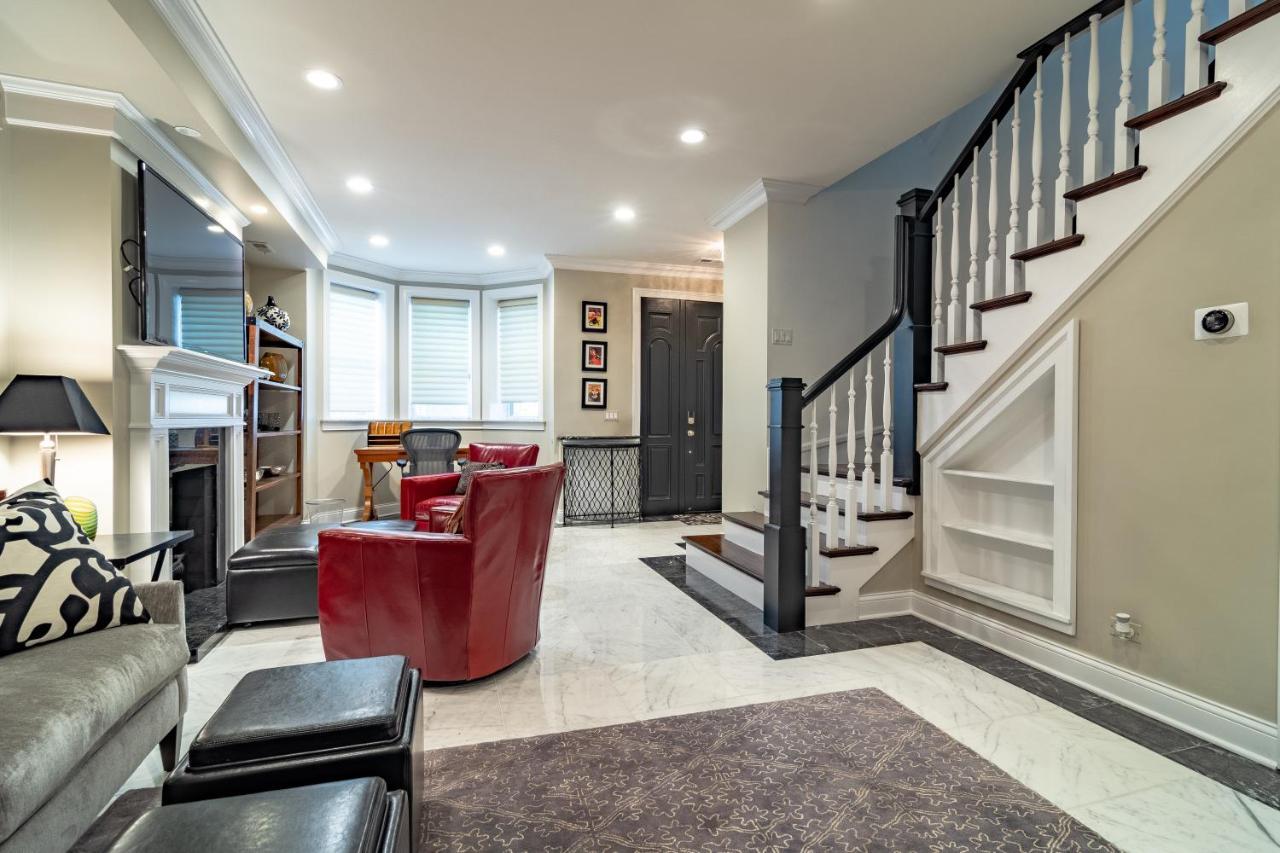 Luxurious Gold Coast Villa With Parking For Up To 12 Guests Chicago Exterior photo