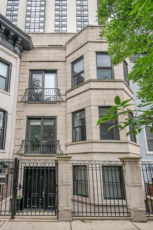 Luxurious Gold Coast Villa With Parking For Up To 12 Guests Chicago Exterior photo