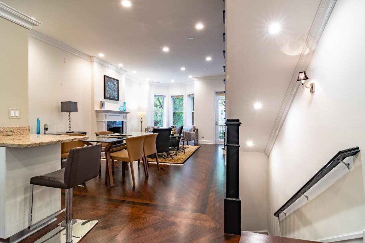 Luxurious Gold Coast Villa With Parking For Up To 12 Guests Chicago Exterior photo