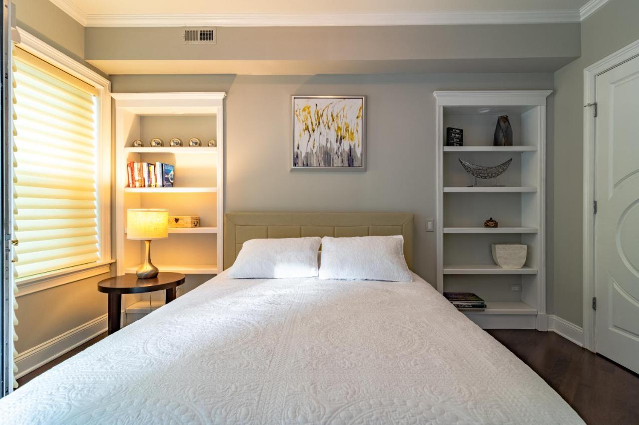 Luxurious Gold Coast Villa With Parking For Up To 12 Guests Chicago Exterior photo