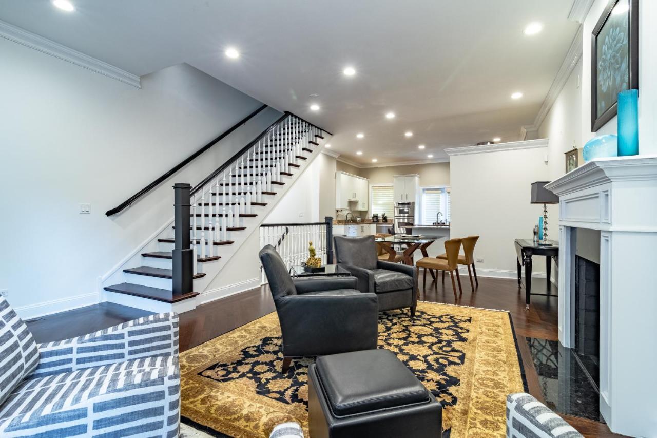 Luxurious Gold Coast Villa With Parking For Up To 12 Guests Chicago Exterior photo