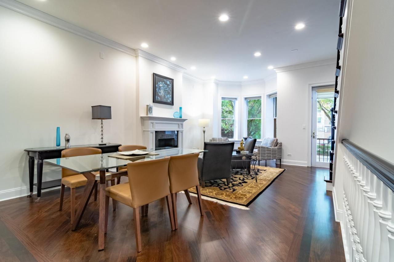 Luxurious Gold Coast Villa With Parking For Up To 12 Guests Chicago Exterior photo