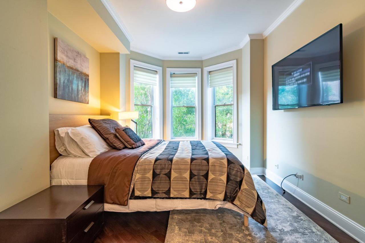 Luxurious Gold Coast Villa With Parking For Up To 12 Guests Chicago Exterior photo