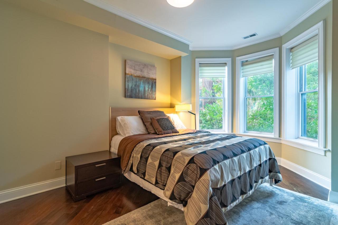 Luxurious Gold Coast Villa With Parking For Up To 12 Guests Chicago Exterior photo