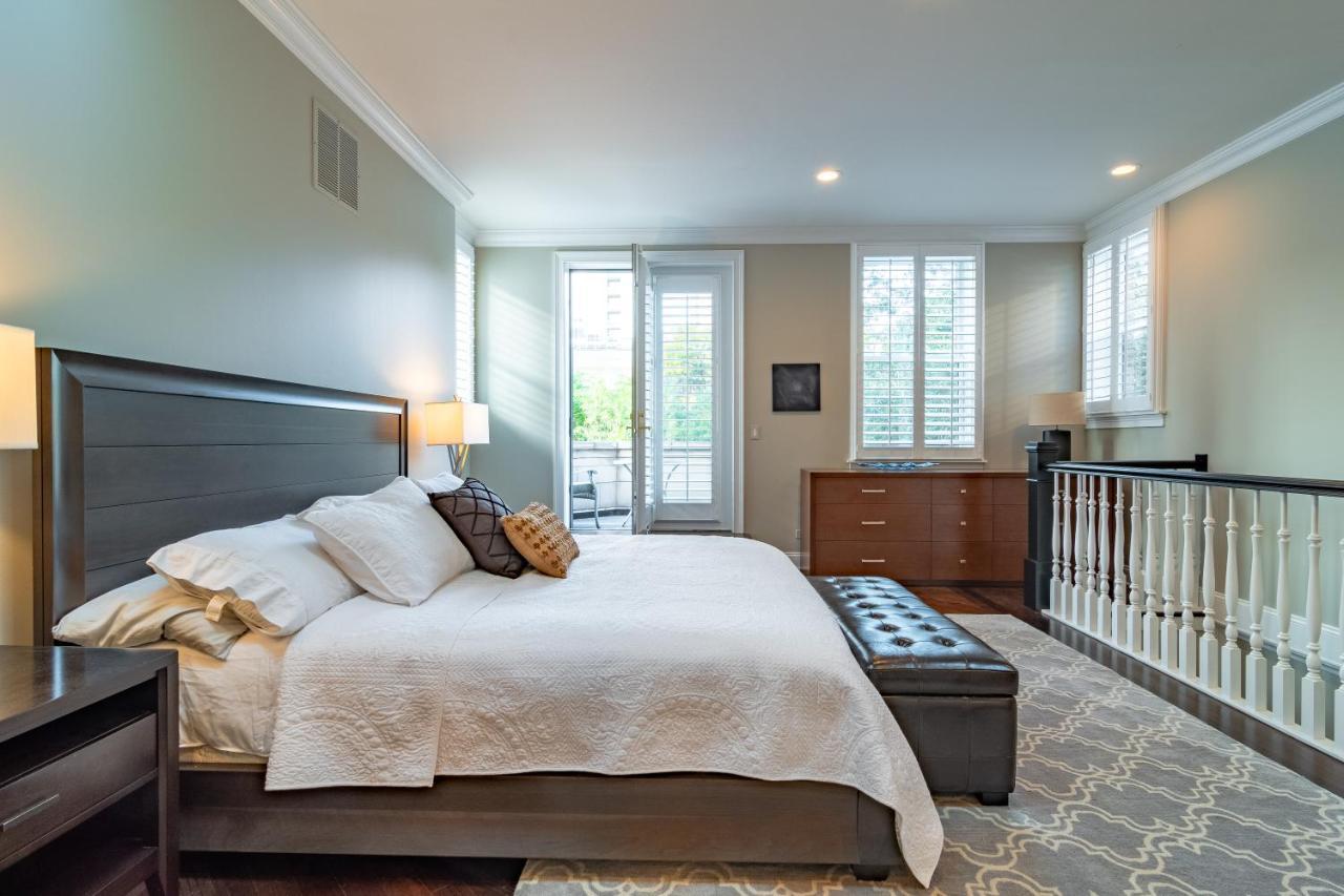 Luxurious Gold Coast Villa With Parking For Up To 12 Guests Chicago Exterior photo
