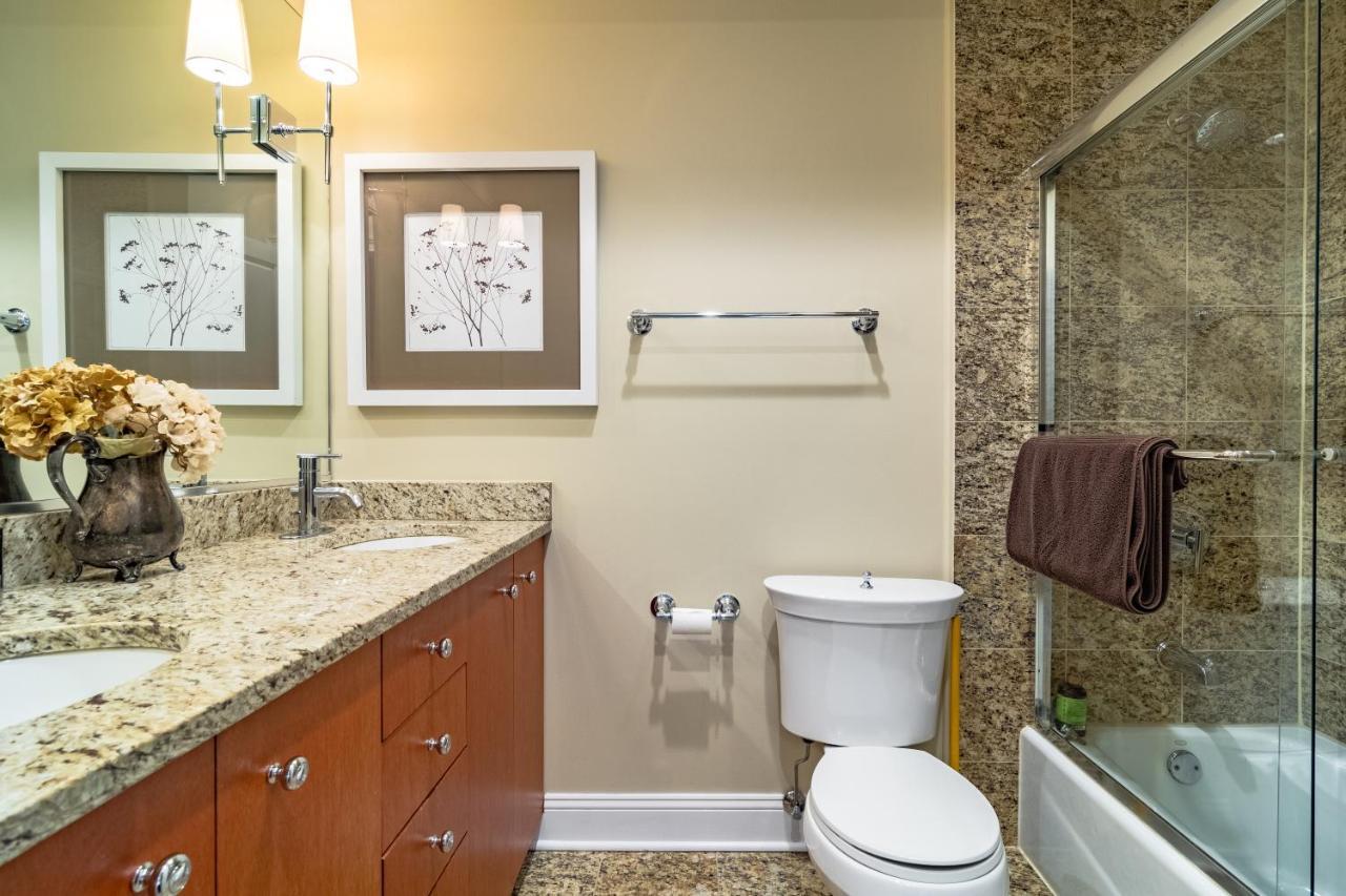 Luxurious Gold Coast Villa With Parking For Up To 12 Guests Chicago Exterior photo
