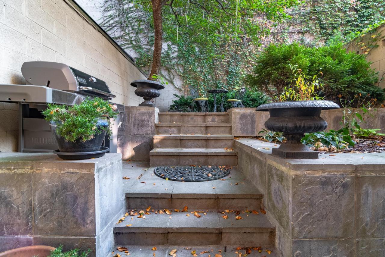 Luxurious Gold Coast Villa With Parking For Up To 12 Guests Chicago Exterior photo